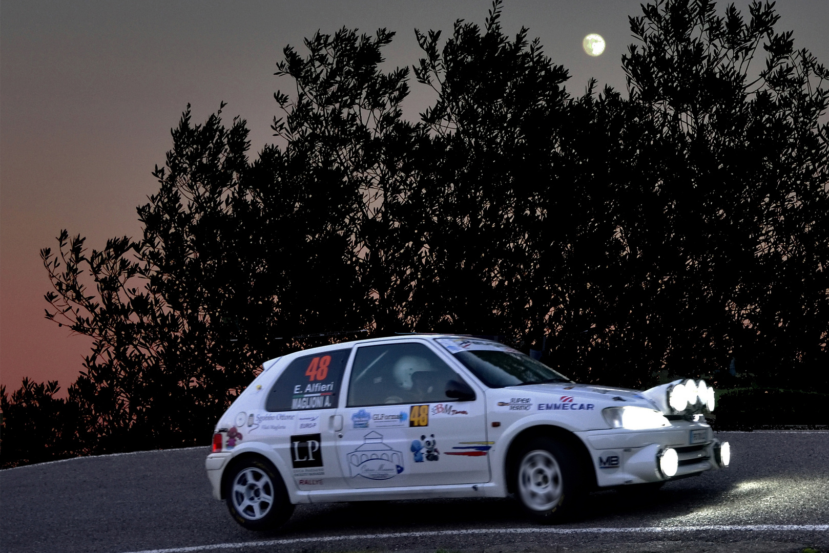 rally al tramonto