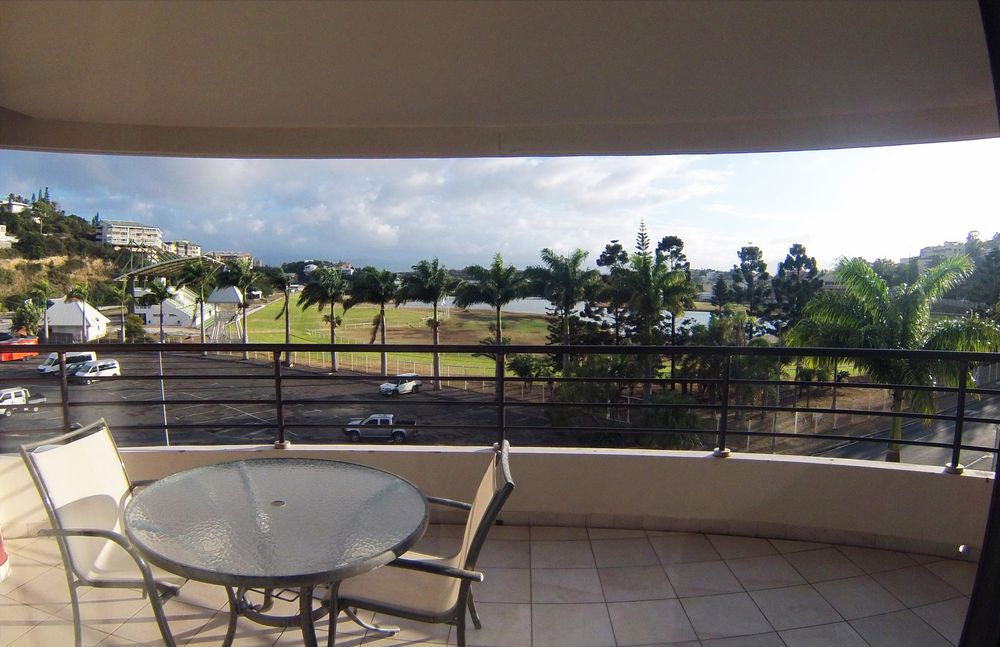 Ramada Plaza Nouméa - Vue de la terrasse de notre chambre – Aussicht von unserer Zimmerterrasse