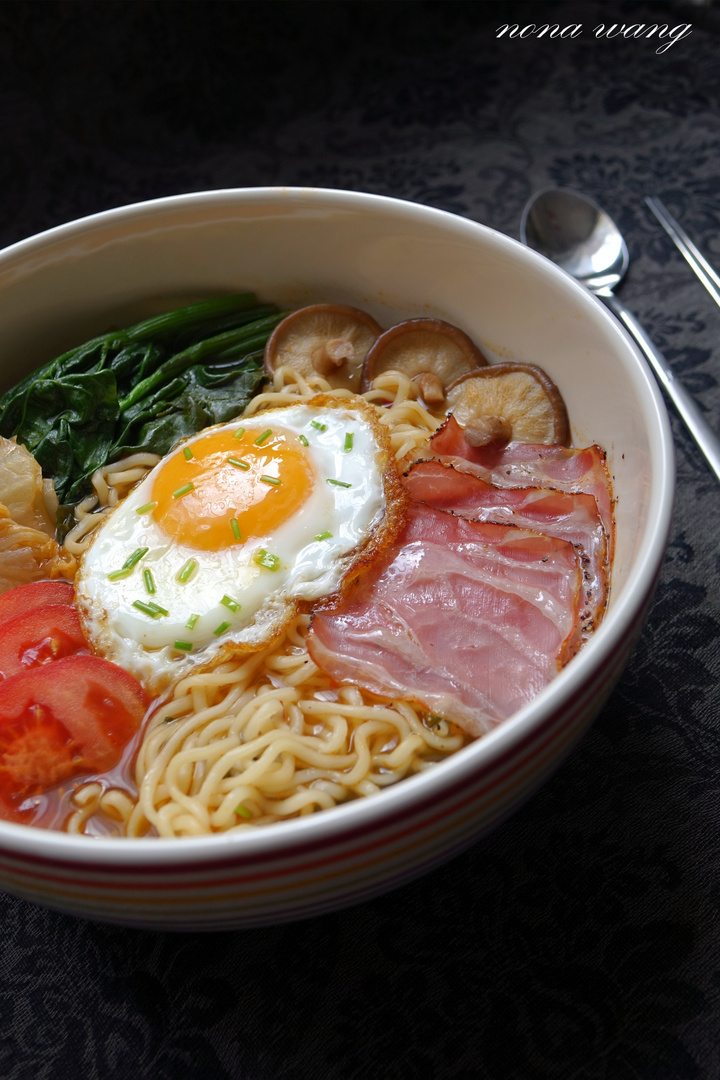 Ramen ---- Asiatische Nudelsuppe