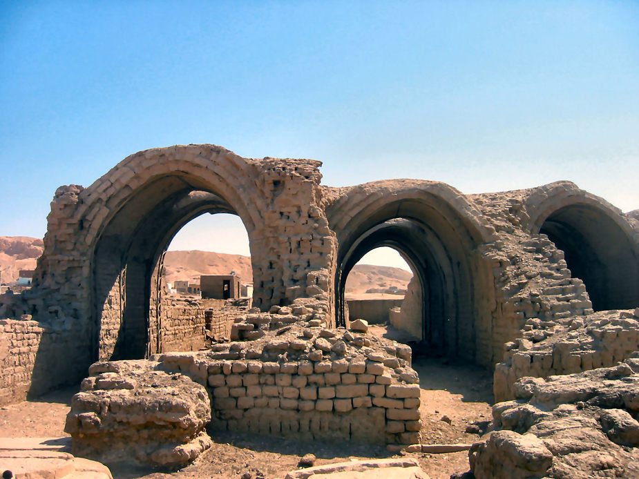 Ramesseum (3)–Magazine mit Ziegelgewölbe