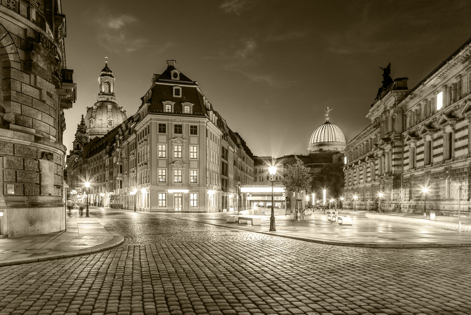 Rampische Straße mit Frauenkirche - Dresden S/W