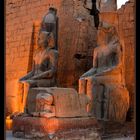 Ramses II heißt den Luxortempelbesucher willkommen