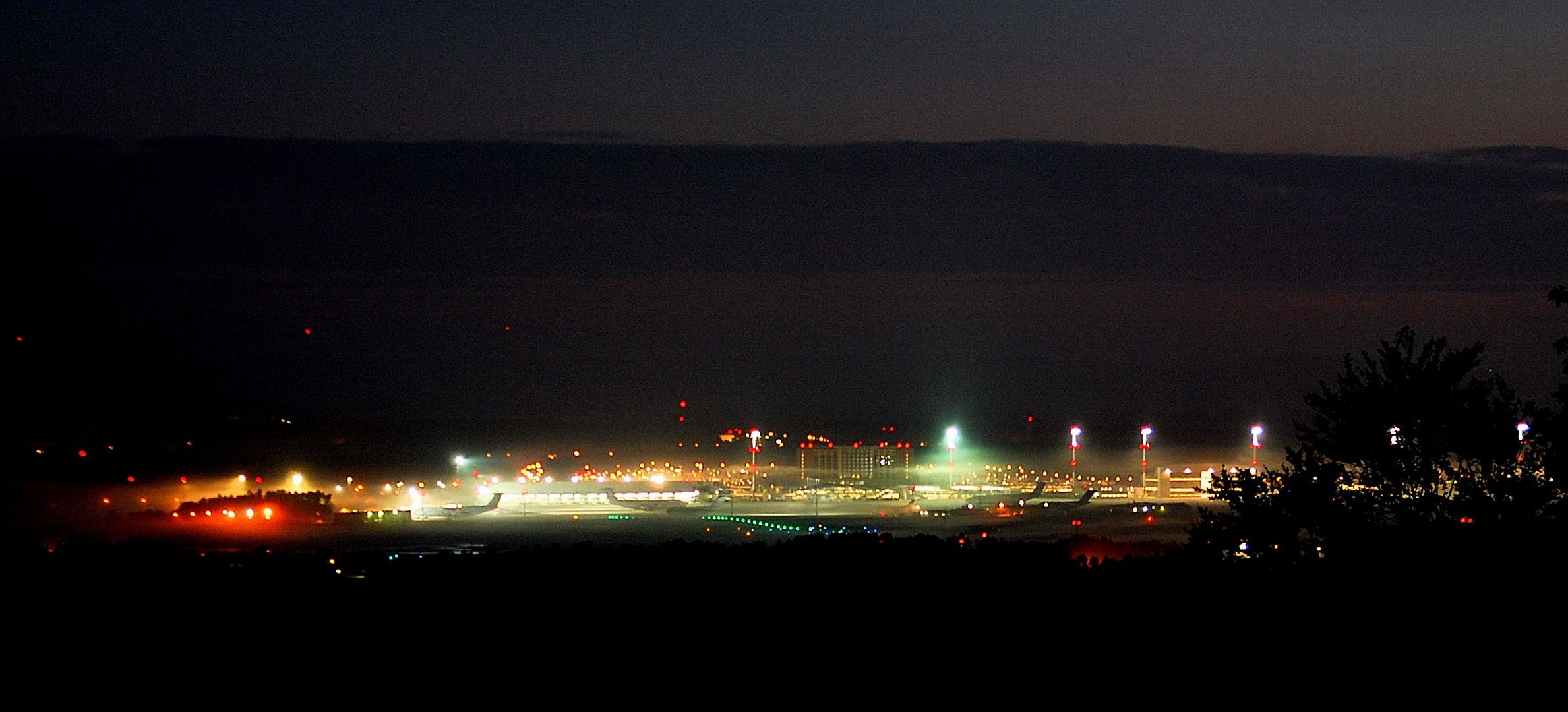 Ramstein Air Base bei Nacht.