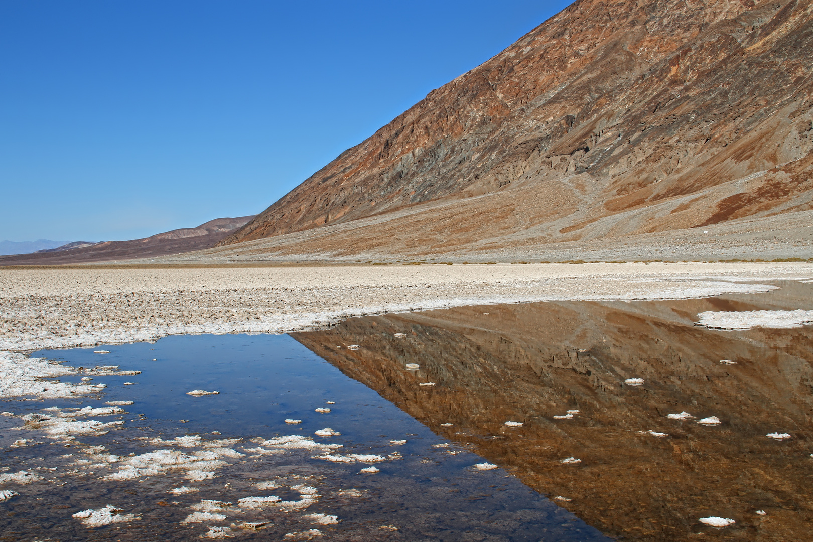 Rand des Salzsees im Death Valley