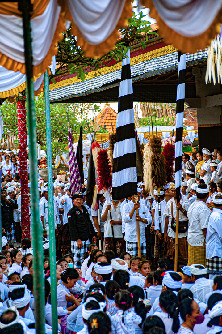 Rangda the witch is passing the crowd