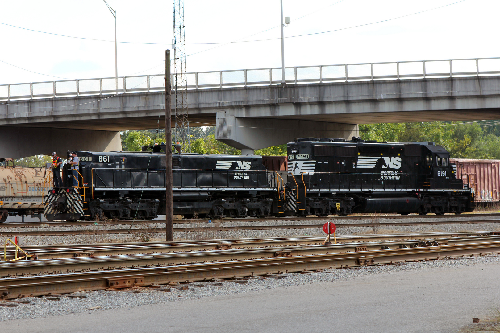 Rangier-Doppeltraktion: Norfolk & Western EMD SD40-2 NS#6191 und Slug NS#861 mit Remote Control