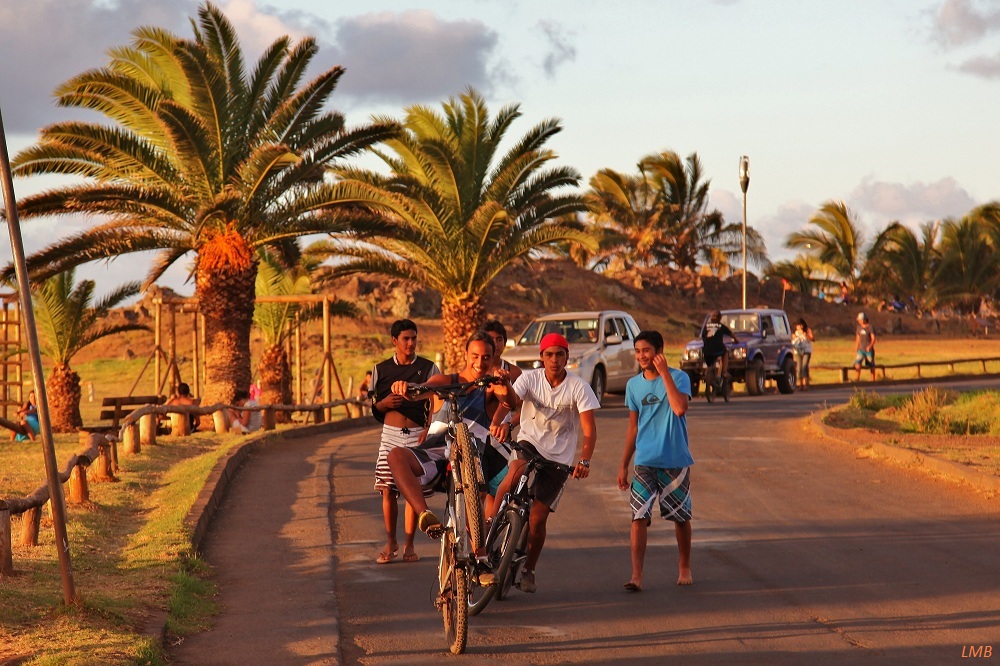 Rapa Nui Street Live / Rapa Nui vida de calles