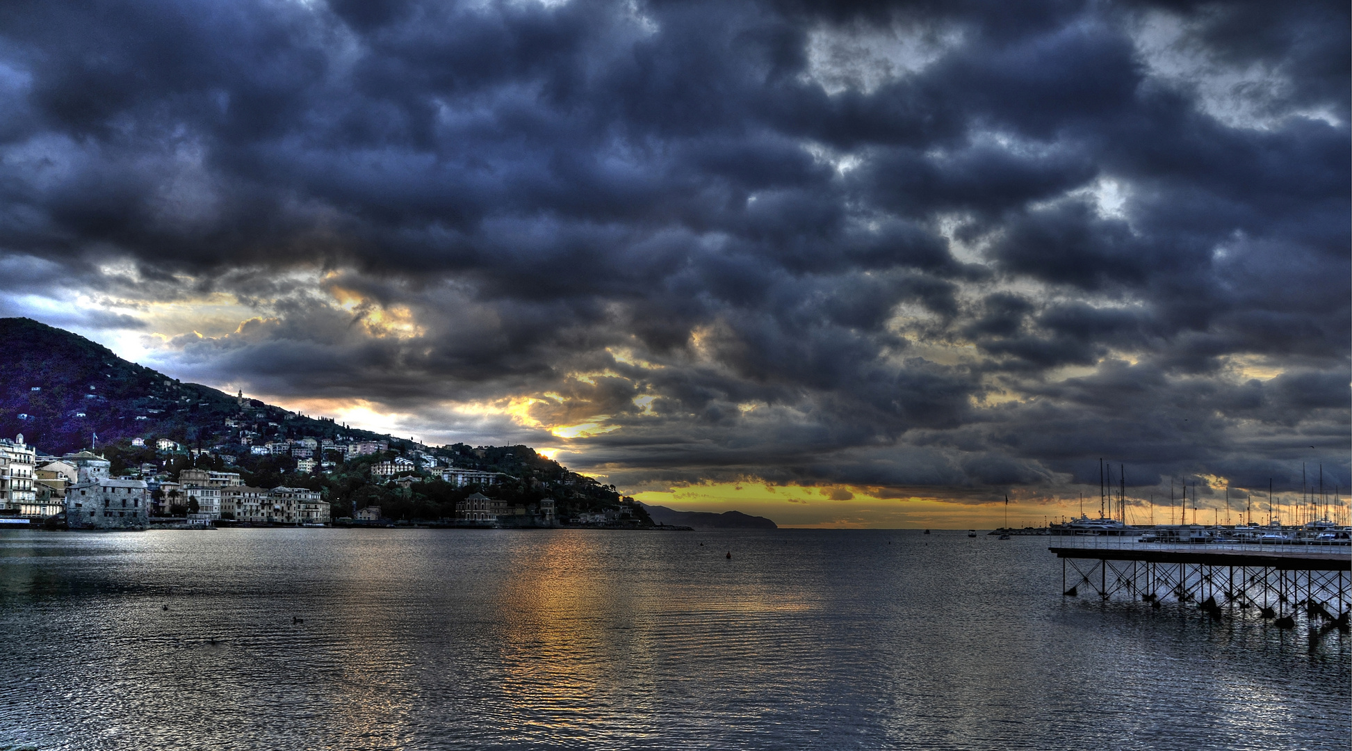 Rapallo Coperta di Nuvole