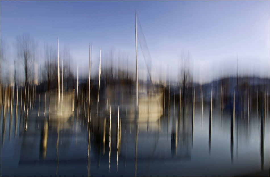 "Rapperswil" Abendstimmung am Yachthafen (eine etwas abstrakte Ansicht)