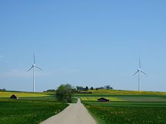 Raps und Windräder