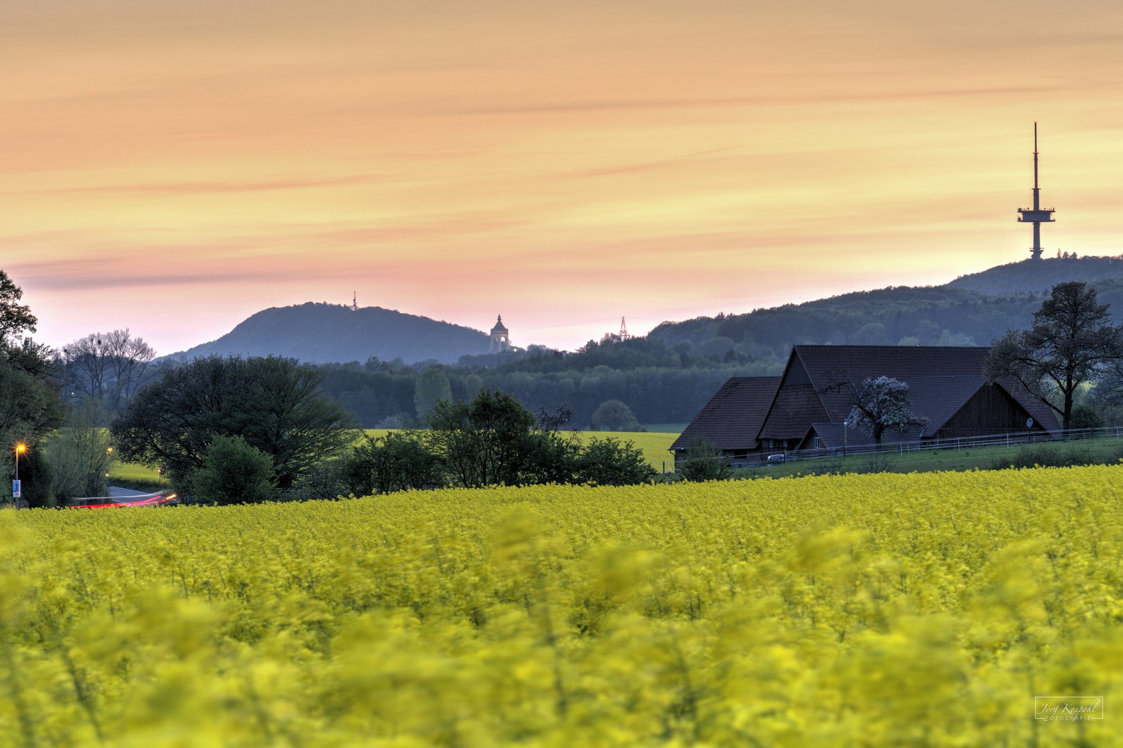 Raps zur blauen Stunde.. / Canola at twilight hour..