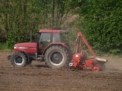 Rapseinsaat mit CASE 5130 in Quarnbek - Flemhude