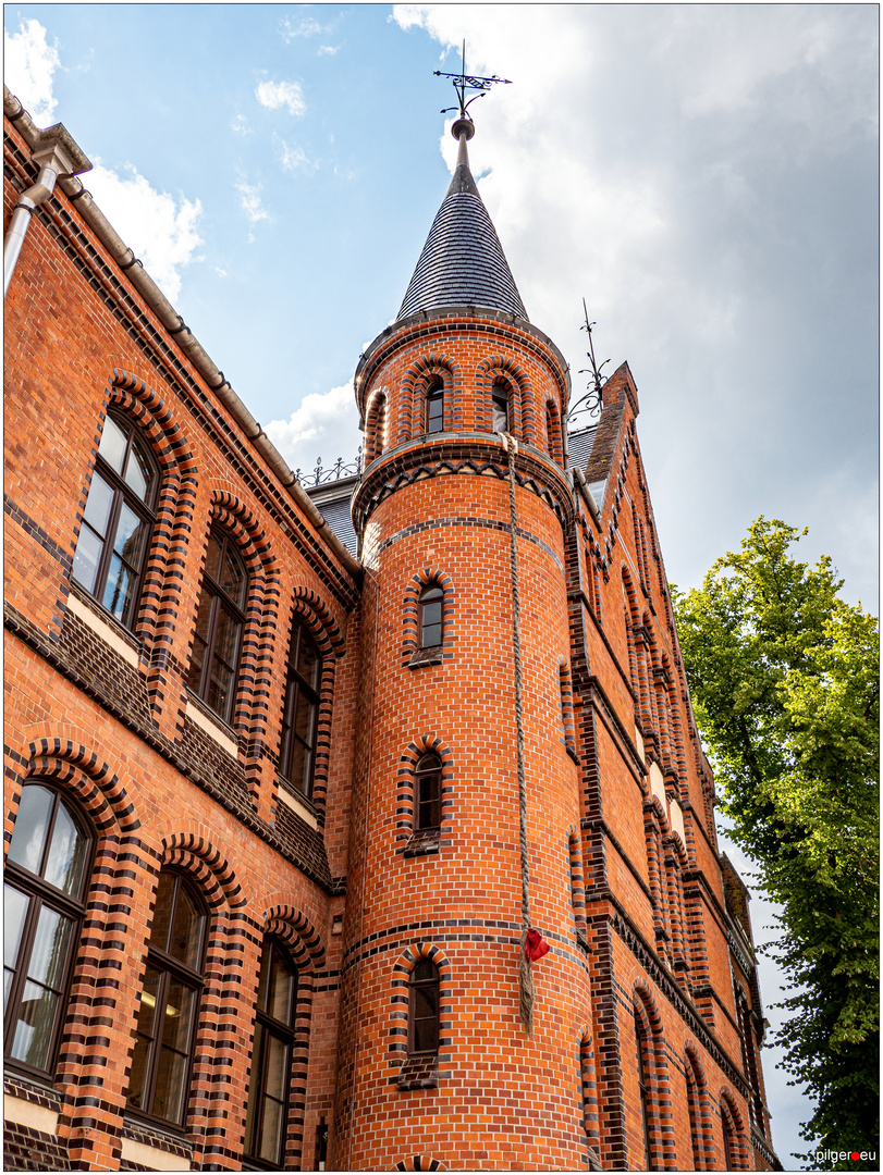 Rapunzel ließ ihr goldenes Haar herunter ...