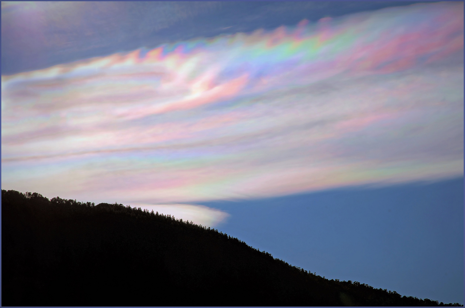 rare phénomène de nuages irisés ...