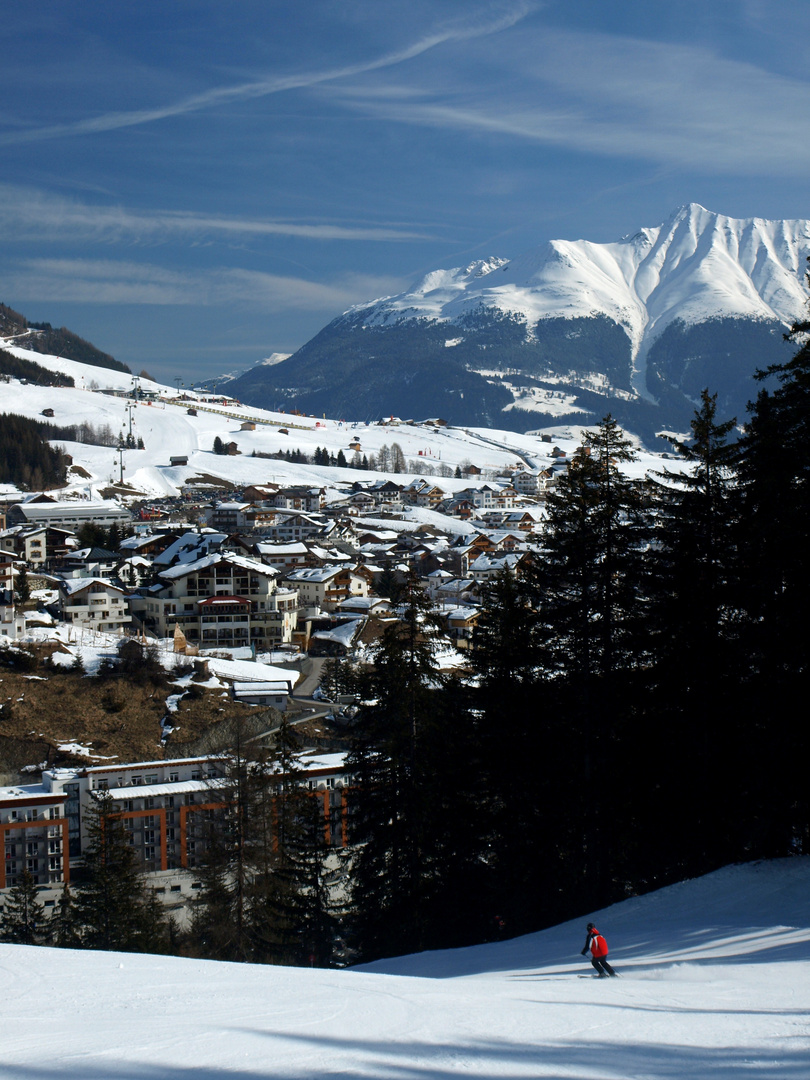 ... rasant ins Dorf