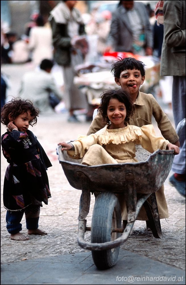 Rasante Fahrt hinter dem Bab al Jemen, Sanaa.