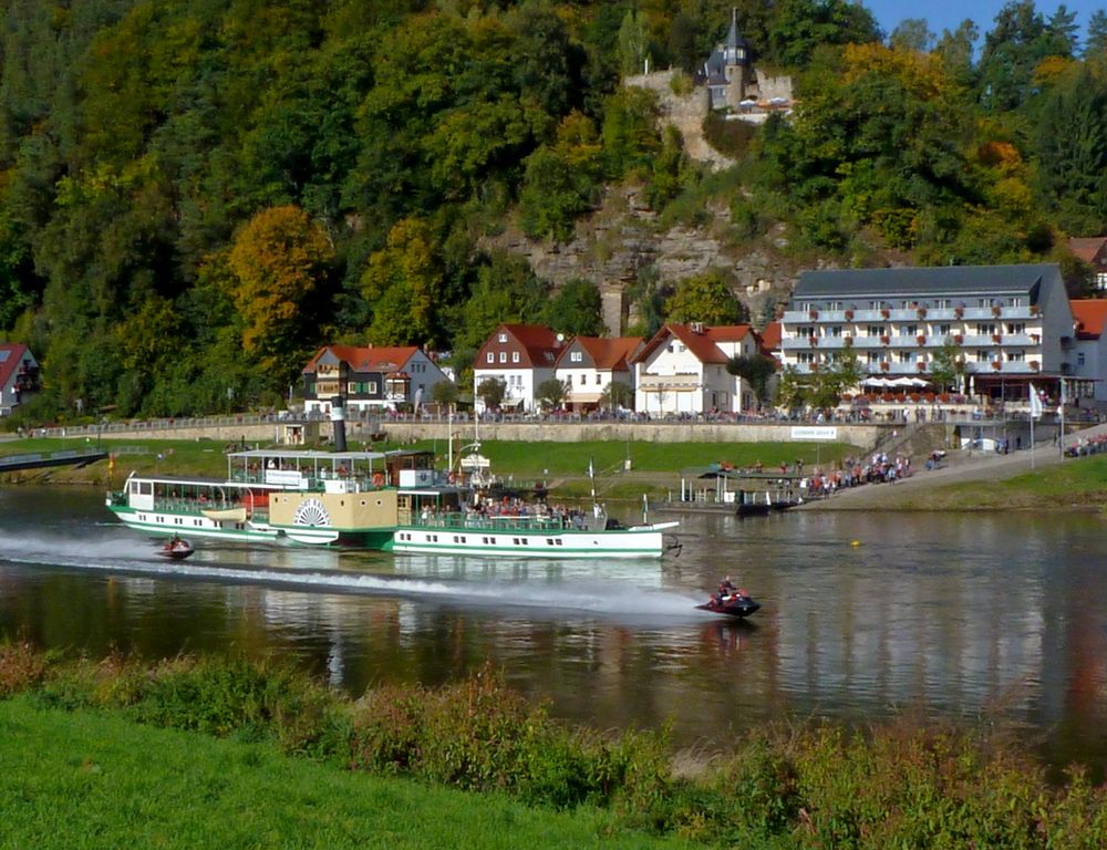 Raserei auf der Elbe