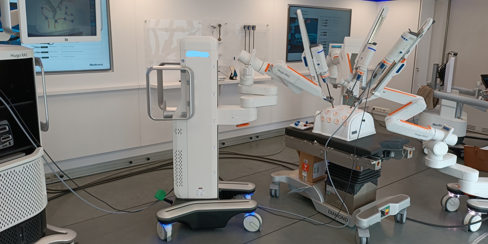 RASS 01: robotic assisted surgery system / Robotergestütztes Chirurgiesystem