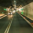 rassante Fahrt in den Tunnel