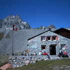 Rast an der Es-cha Hütte m. Piz Kesch