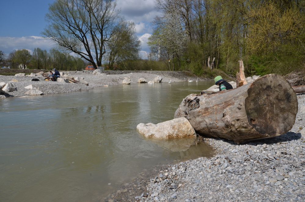 Rast an der Isar im Frühling