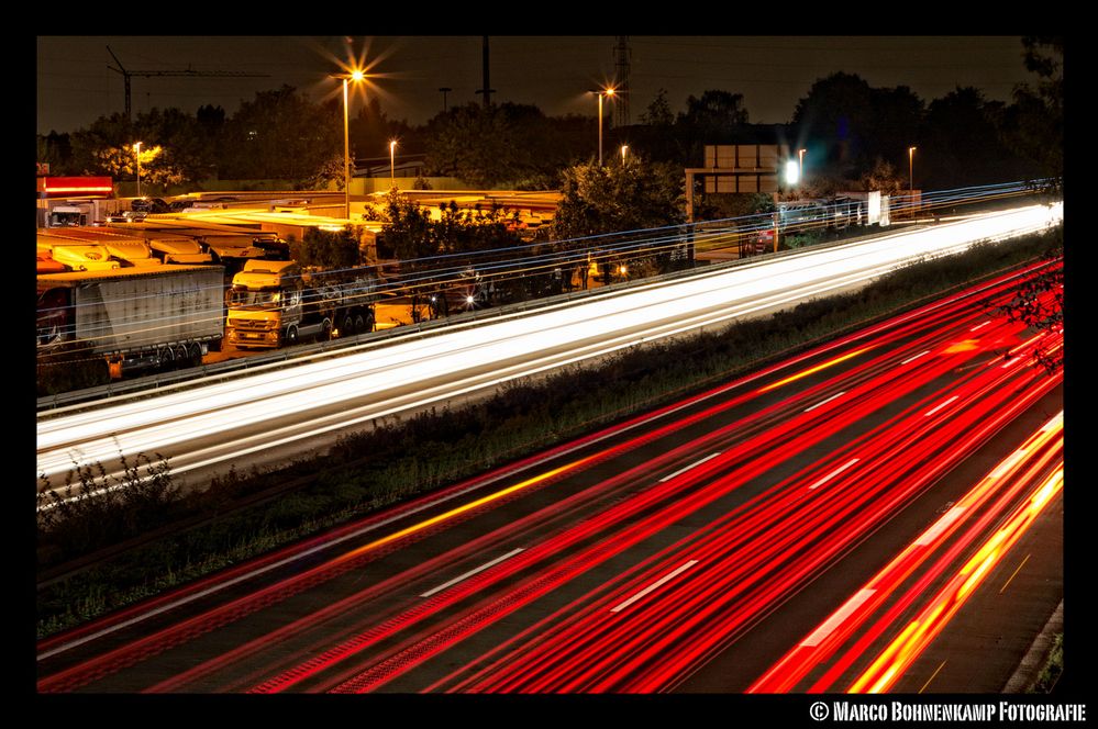 Rasthof bei Nacht