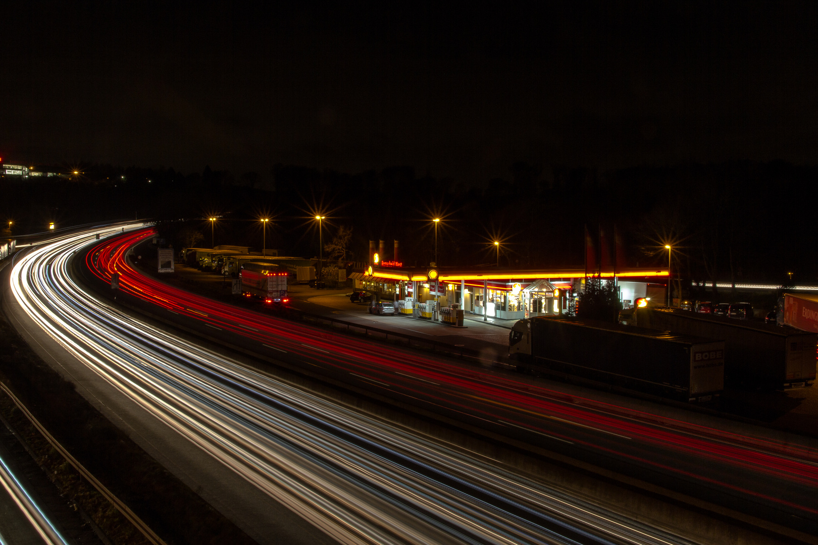 Rasthof Remscheid bei Nacht