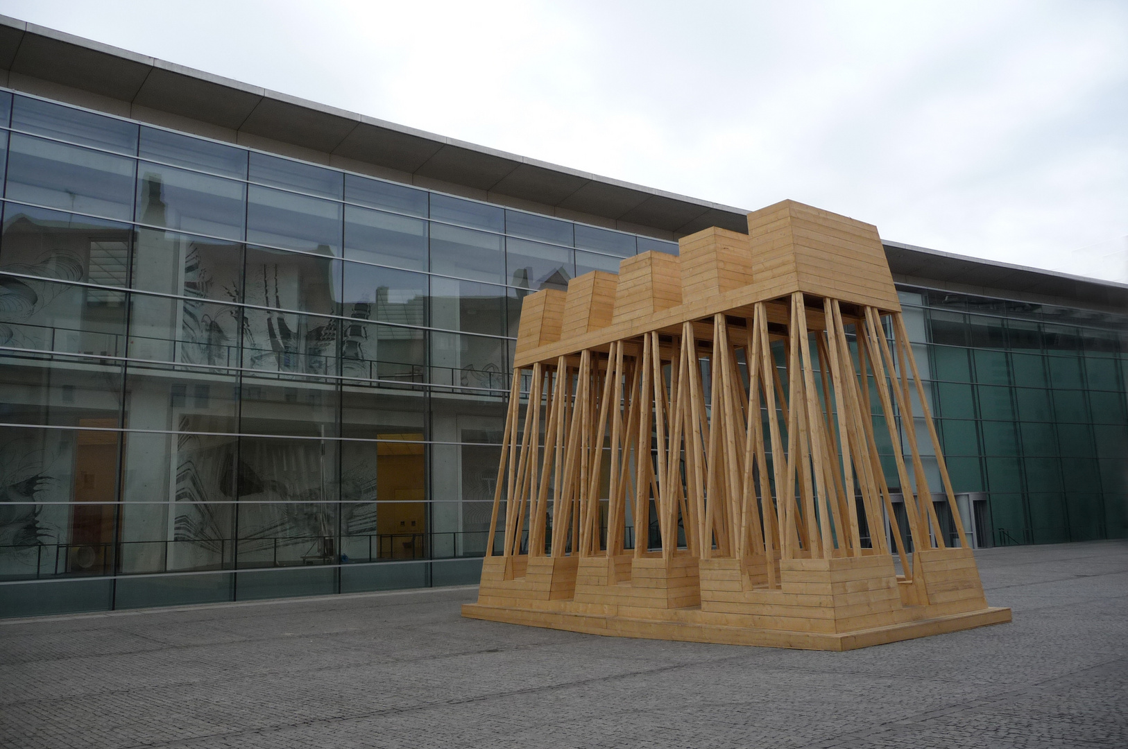 Raststätte auf dem Klarissenplatz vor dem Neuen-Museum