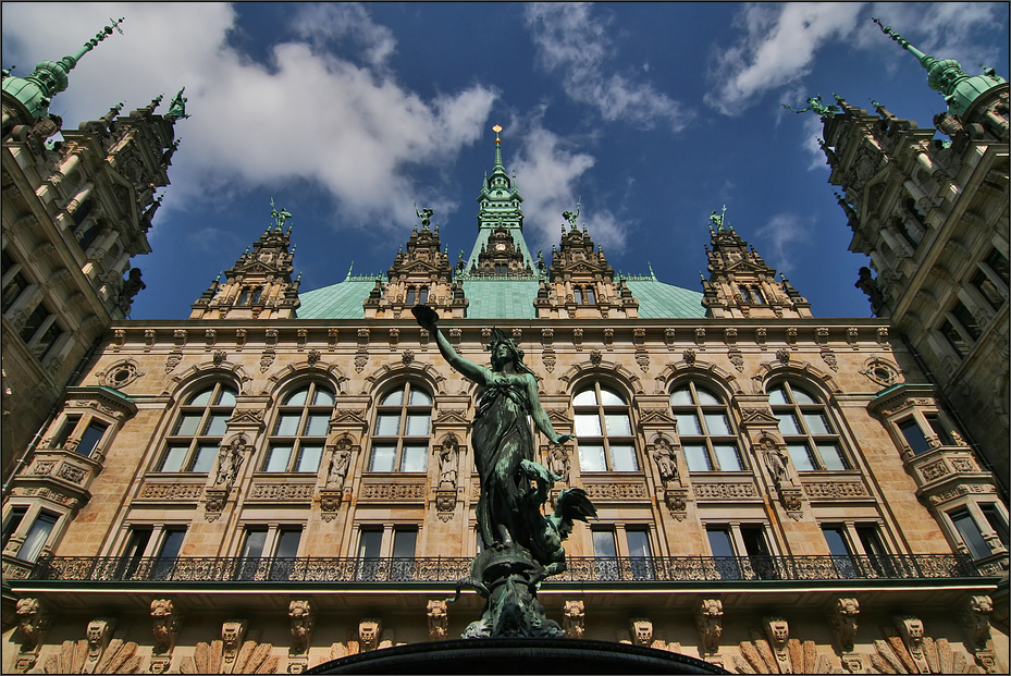 * Rathaus *