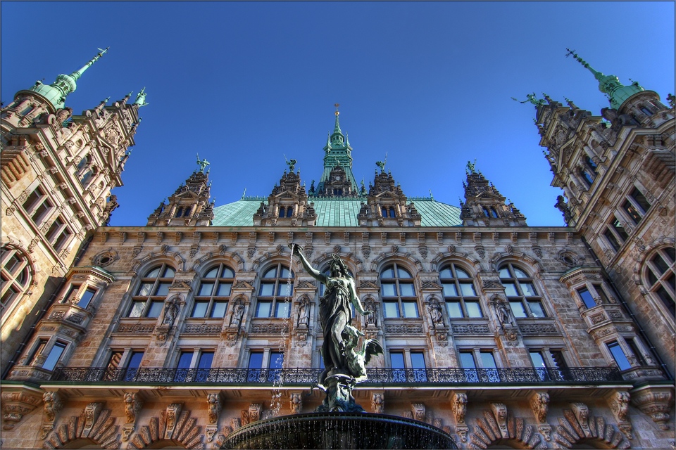 * Rathaus *