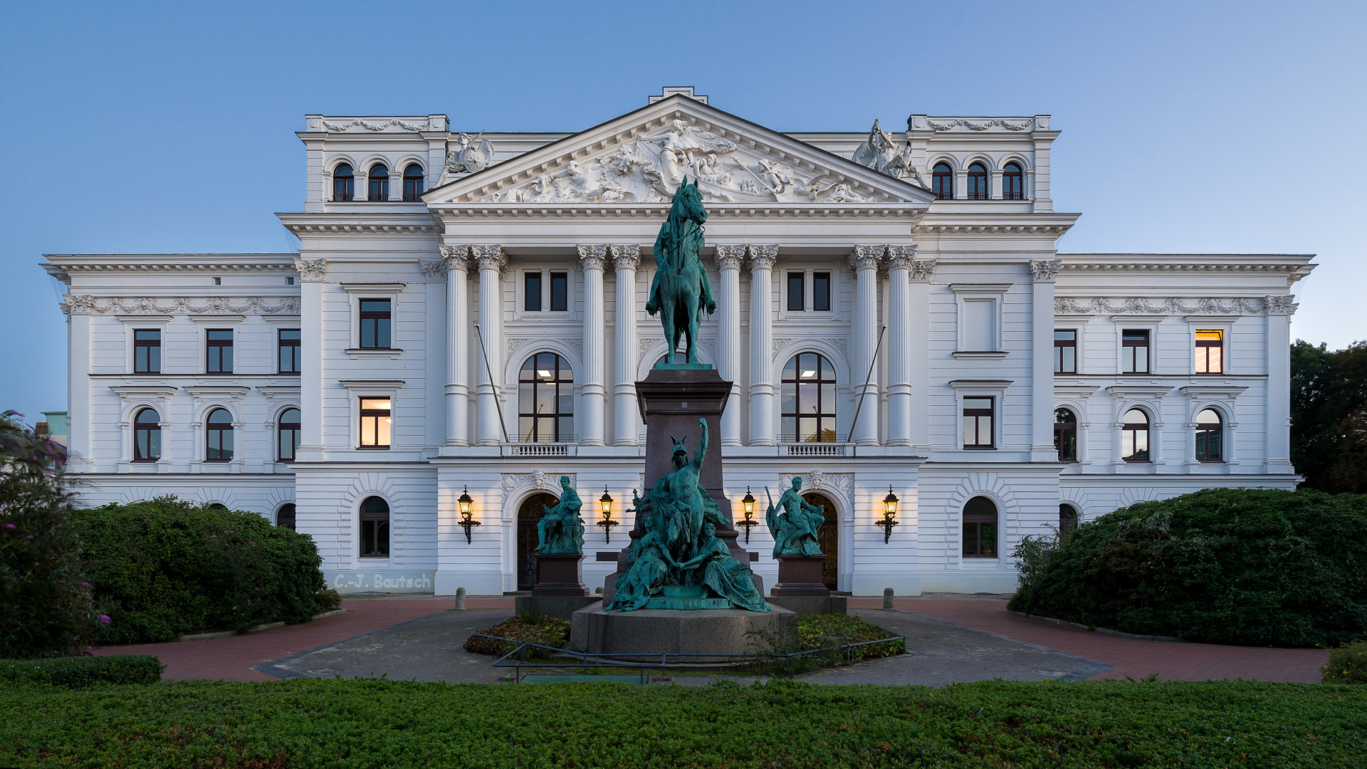 Rathaus Altona Hd Foto And Bild Denkmal Blaue Stunde Abends Bilder