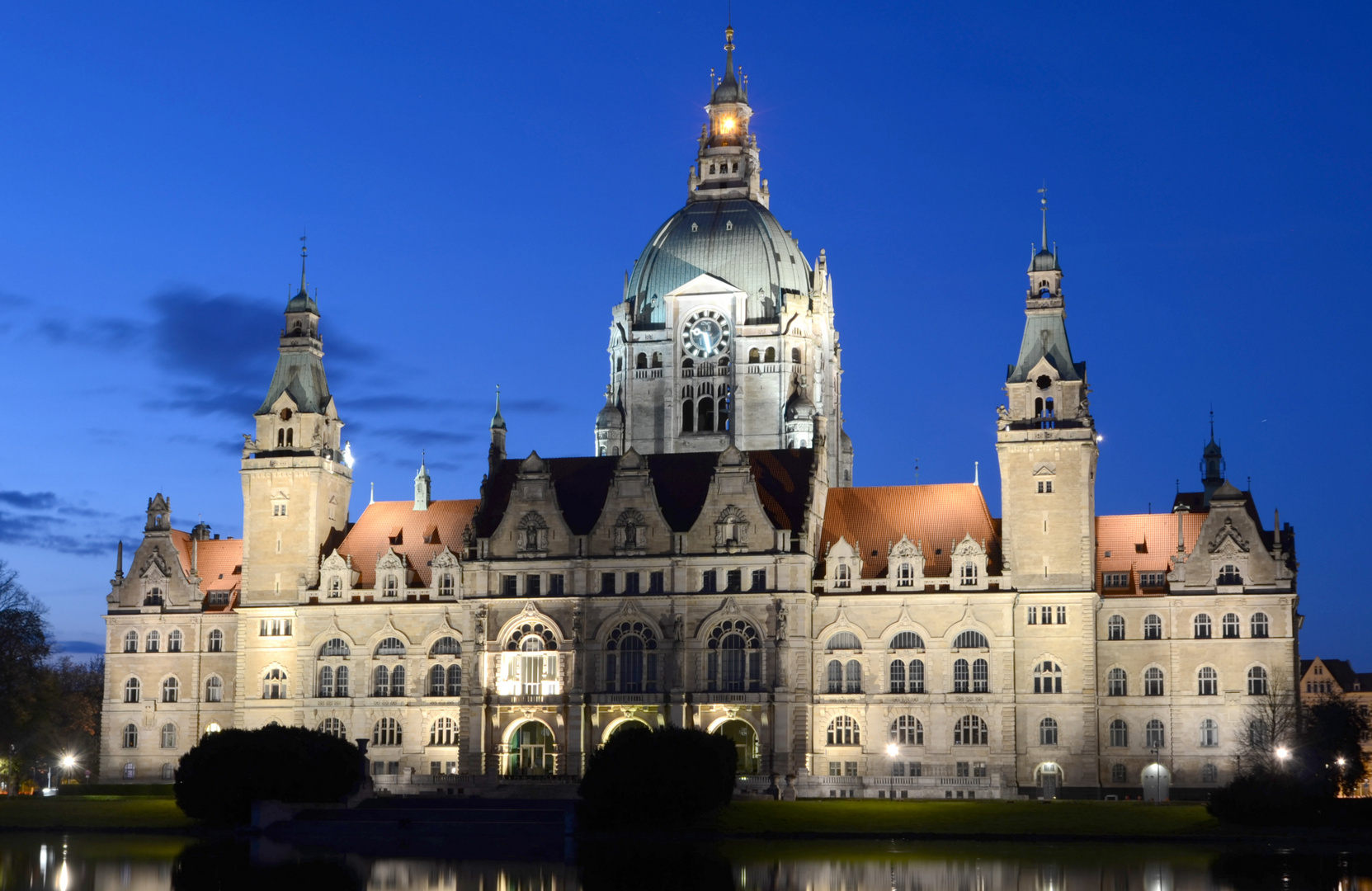 Rathaus am Abend II