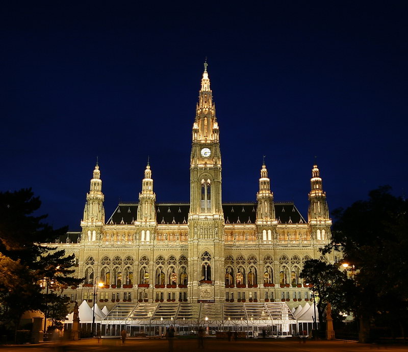 Rathaus bei Nacht