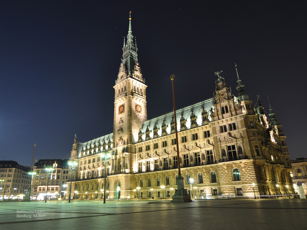 Rathaus bei Nacht