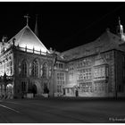 Rathaus bei Nacht.