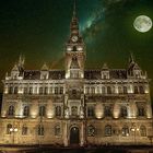 Rathaus bei Nacht und Mond