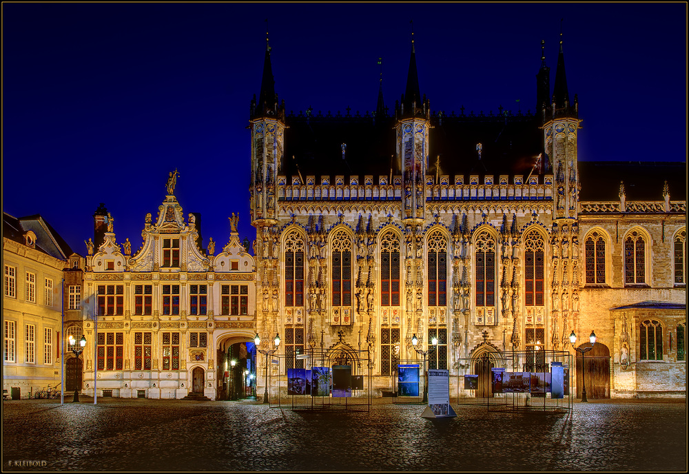 Rathaus Brügge bei Nacht