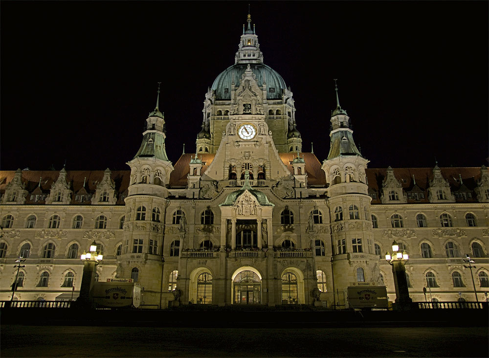 [ rathaus by night ]