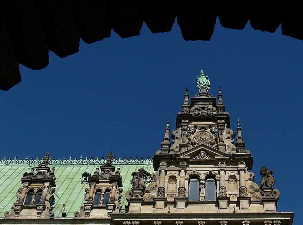 Rathaus-Detail mit Nikolaus