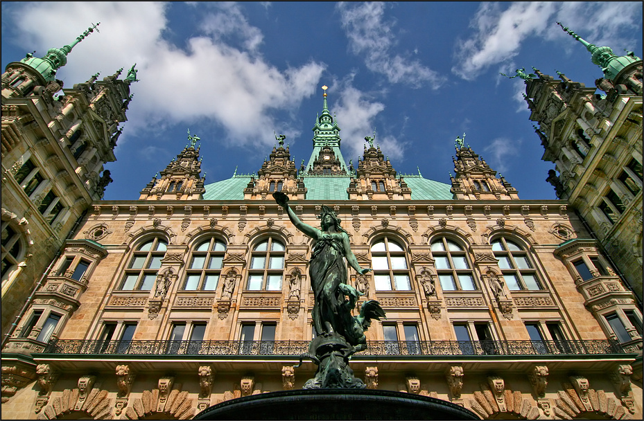 * Rathaus *