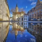 Rathaus Gera im März-Pfützenspiegel 