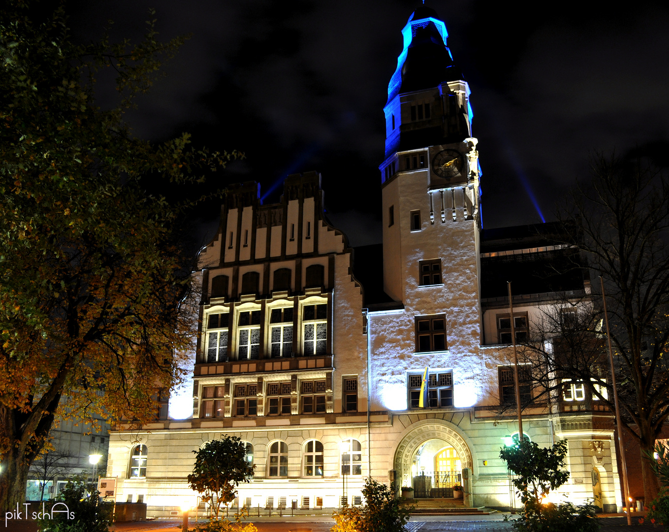 Rathaus Gladbeck bei Nacht