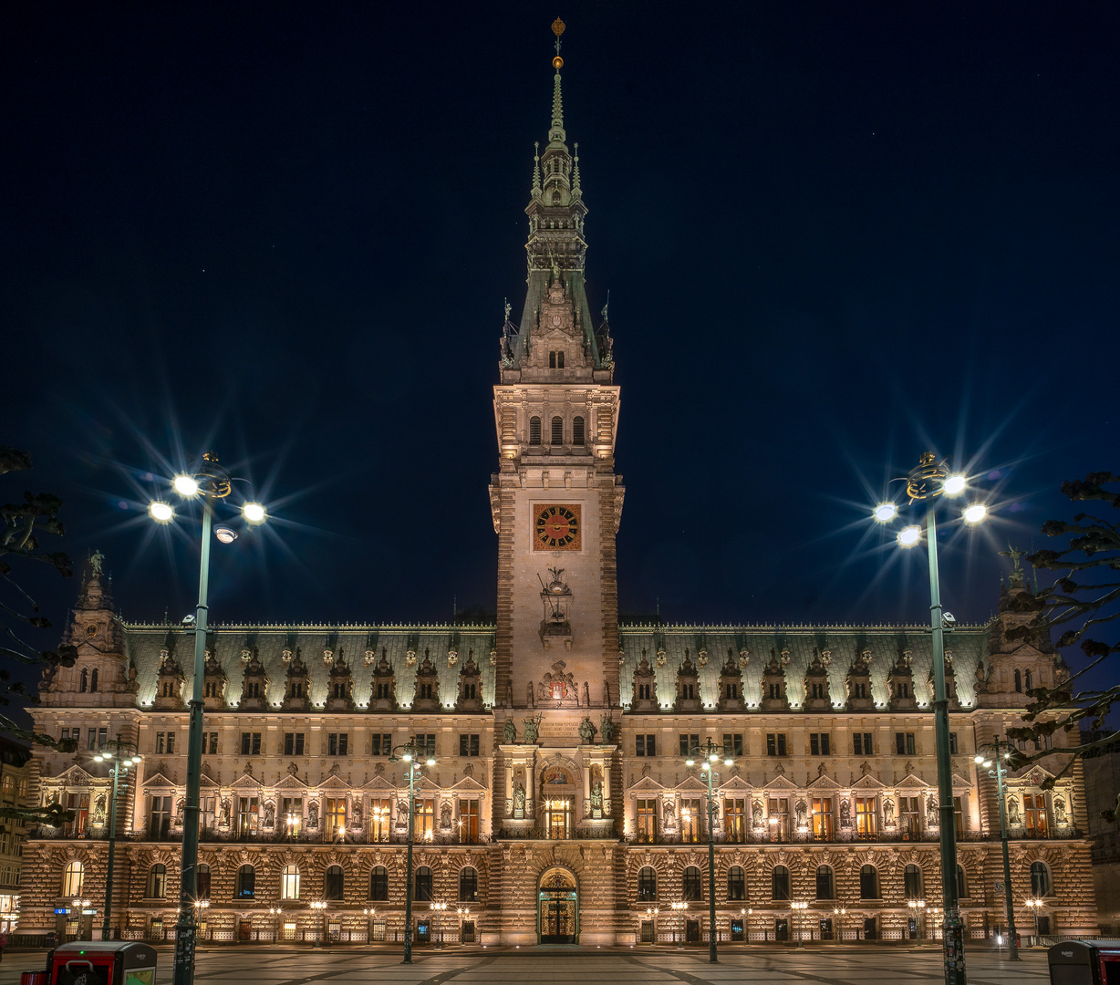 Rathaus Hamburg bei Nacht