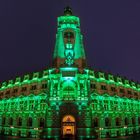 Rathaus Hamburg, grün beleuchtet