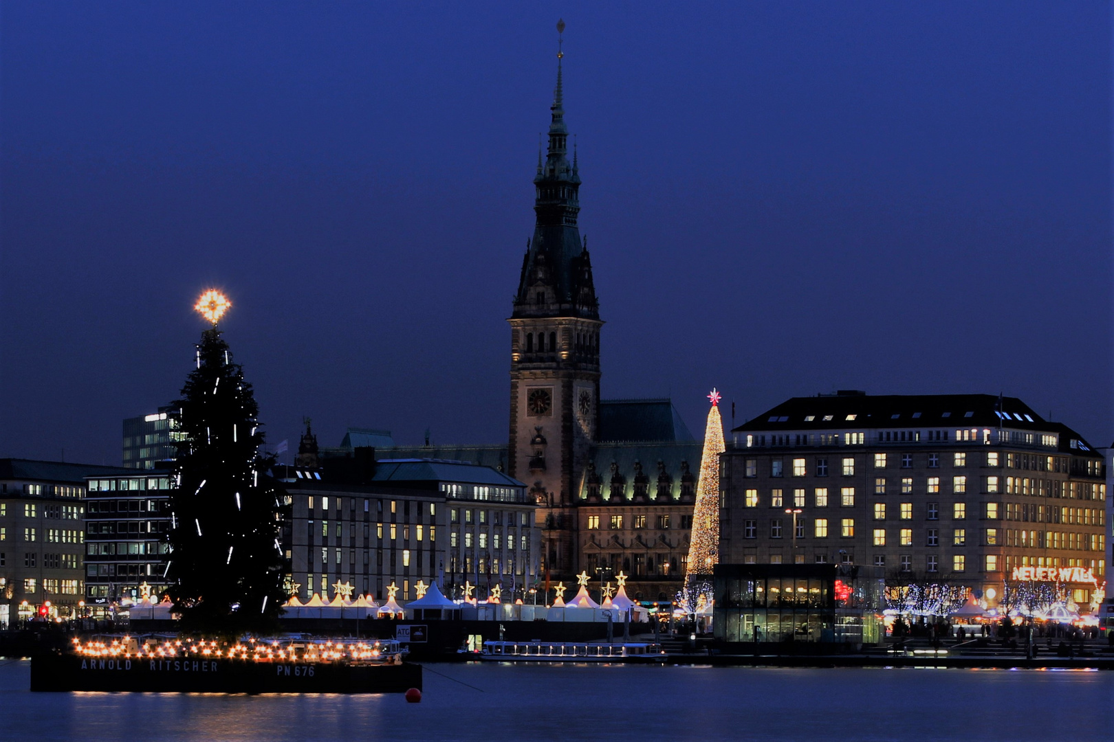 Rathaus Hamburg_Alstertanne