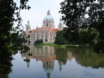 Rathaus Hannover gespiegelt