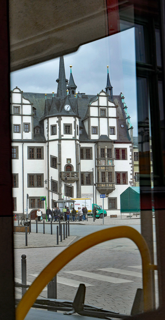 Rathaus im Busfenster