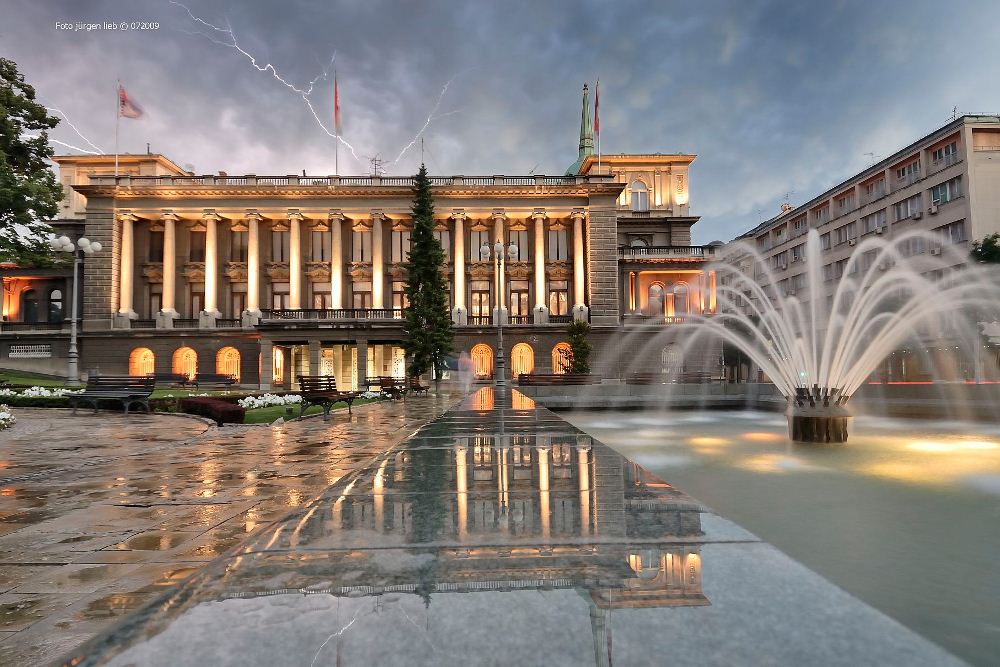 Rathaus im Gewitter