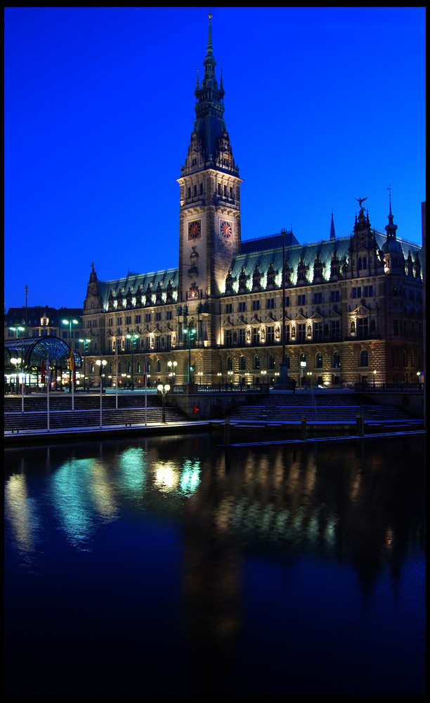 Rathaus im glanze der Nacht