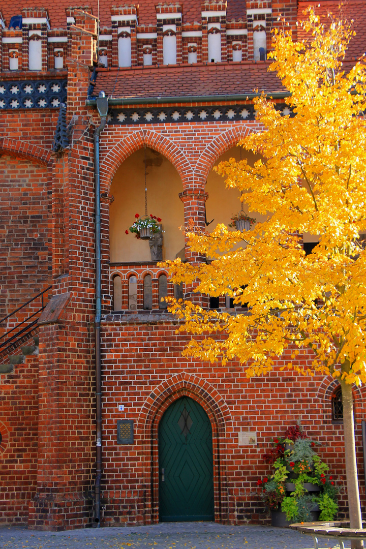 Rathaus im Oktober